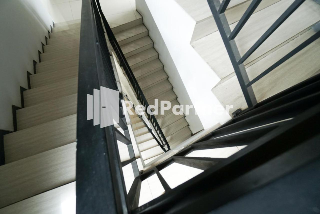 Готель Toba Mansion Syariah Near Benhil Redpartner Джакарта Екстер'єр фото
