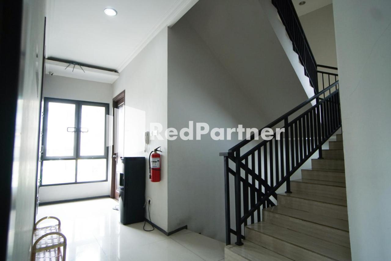 Готель Toba Mansion Syariah Near Benhil Redpartner Джакарта Екстер'єр фото