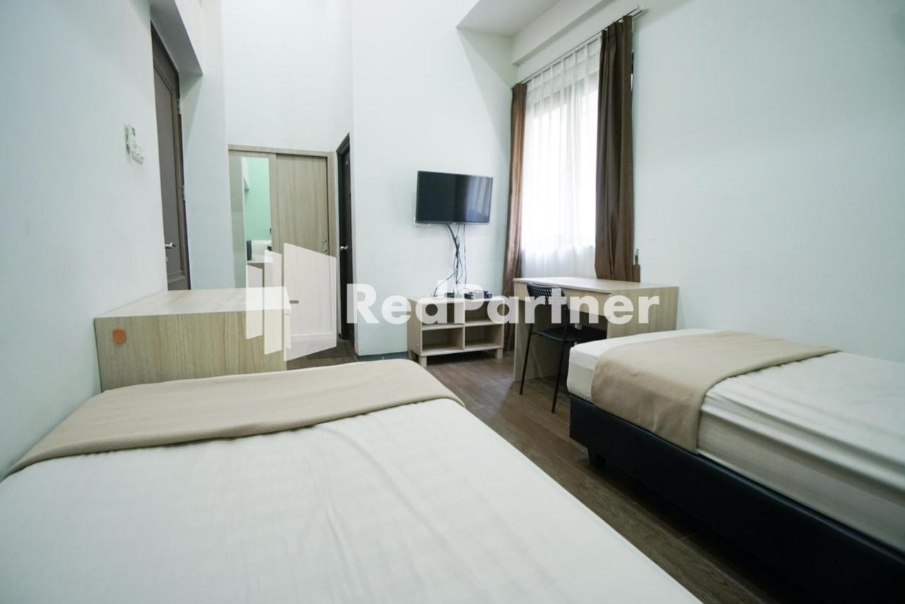 Готель Toba Mansion Syariah Near Benhil Redpartner Джакарта Екстер'єр фото