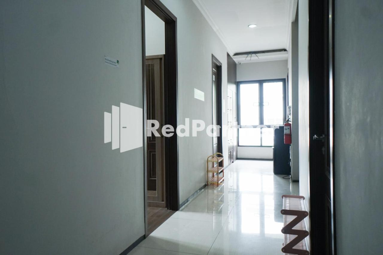 Готель Toba Mansion Syariah Near Benhil Redpartner Джакарта Екстер'єр фото