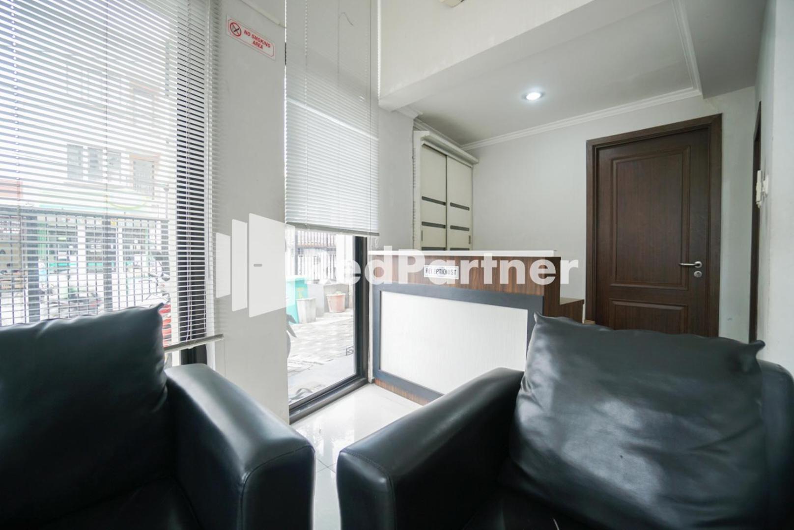 Готель Toba Mansion Syariah Near Benhil Redpartner Джакарта Екстер'єр фото